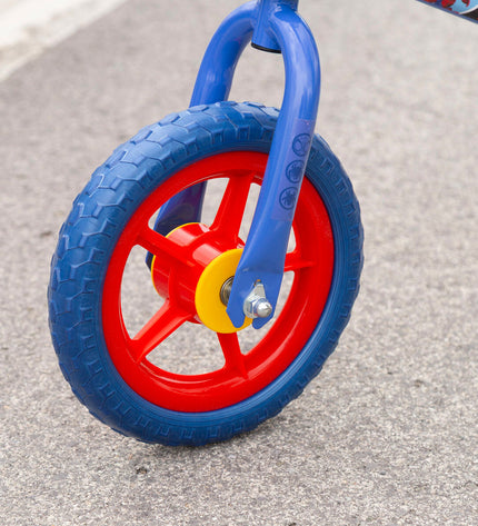 Spidey Loopauto in blauw, wit en rood, speelgoed en outdoor ride-on vehicle, dimensions 70x50x41 cm, suitable for children.