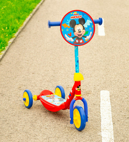 Blue Mickey Mouse rubber and plastic scooter for urban mobility, featuring a sporty design and durable construction.