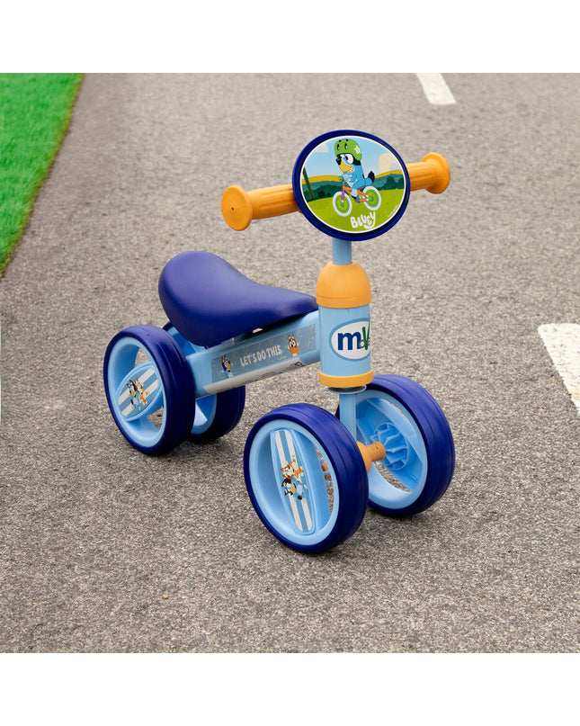 Bluey-themed toy box in blue, measuring 47x37x25 cm, suitable for play and outdoor activities.