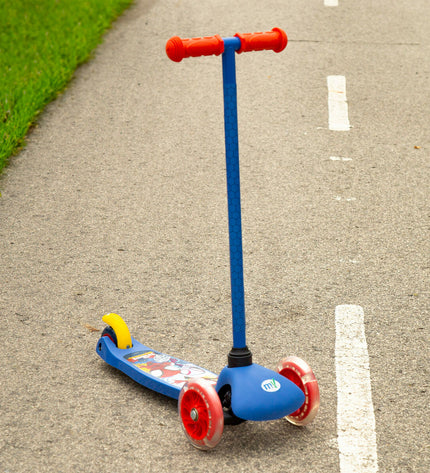 Spidey scooter with rubber, metal, and plastic parts for urban mobility, designed for sports and outdoor use.