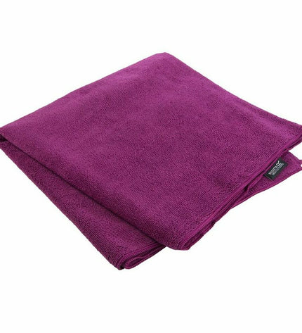 Regatta Compact Giant sports and outdoor towel, 135x70 cm, in vibrant colors, ideal for watersport and outdoor activities