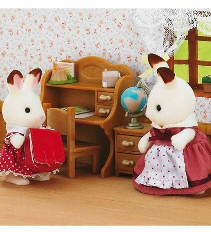Sylvanian Families action figure from the 5016 set, featuring detailed plush animal character for imaginative play.