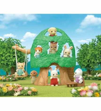 Sylvanian Families The Hut with Baby Ecureuil Roux action figures and miniature playset, detailed woodland-themed toy scene.