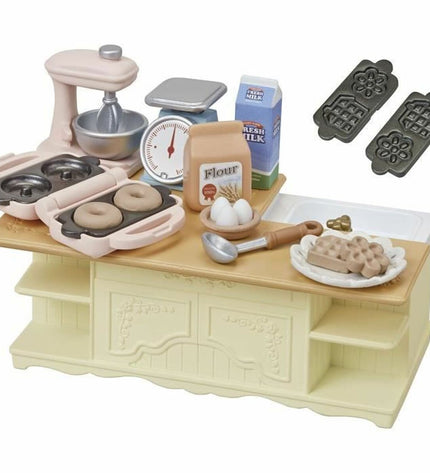 Sylvanian Families Kitchen Land action figure set from Actiefiguren Sylvanian Families 5442, featuring miniature dolls and kitchen accessories.