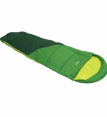 Regatta Slaapzak Regatta v2 250 Groen for camping and outdoor activities, showing the green sleeping bag with brand logo.