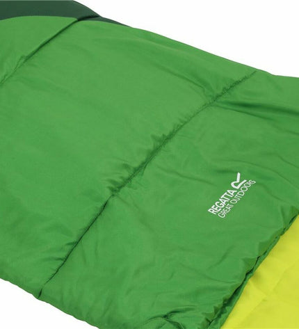 Green Regatta Slaapzak Regatta v2 250 sleeping bag designed for camping and outdoor activities, shown rolled and partially unzipped.