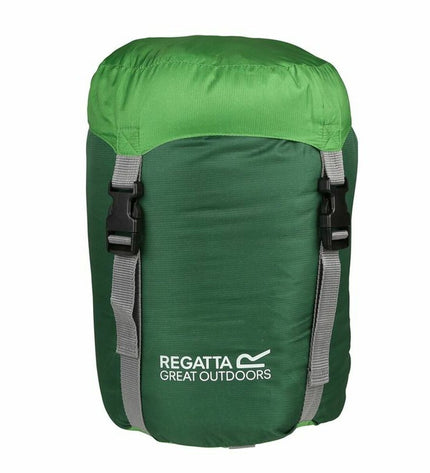 Regatta Slaapzak Regatta v2 250 Groen for camping and outdoor activities, showing the green sleeping bag laid out for camping.