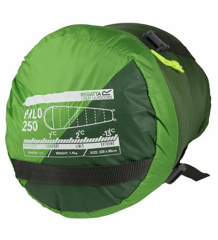 Regatta Slaapzak Regatta v2 250 Groen for camping and outdoor activities, featuring a green sleeping bag with insulation and zipper.