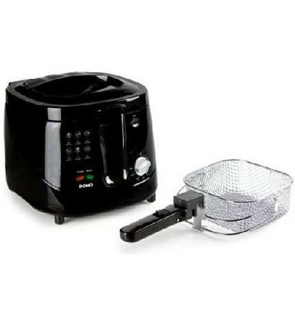 Black DOMO DO461FR deep fryer with 2.5-liter capacity and 1800W power, featuring a compact design for home cooking.