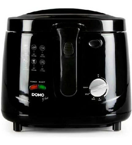 Black DOMO DO461FR deep fryer with 2.5L capacity and 1800W power, compact kitchen appliance for home cooking.