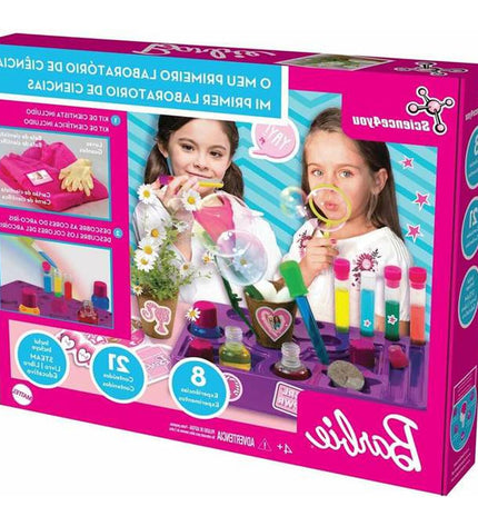 Barbie educatief spel with colorful game pieces and instructions, designed for children to learn and play with Barbie-themed educational activities.