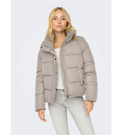 Dames sportjack by Only for outdoor activities, featuring lightweight design suitable for camping and hiking.