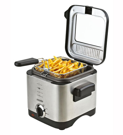 Mesko MS 4910 silver deep fryer with 900W power and 1.5L capacity, compact kitchen appliance for frying food.