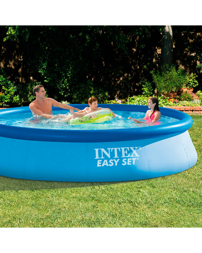 Inflatable round Intex Easy Set swimming pool, 366 x 76 cm, filled with water, suitable for outdoor fun and relaxation.