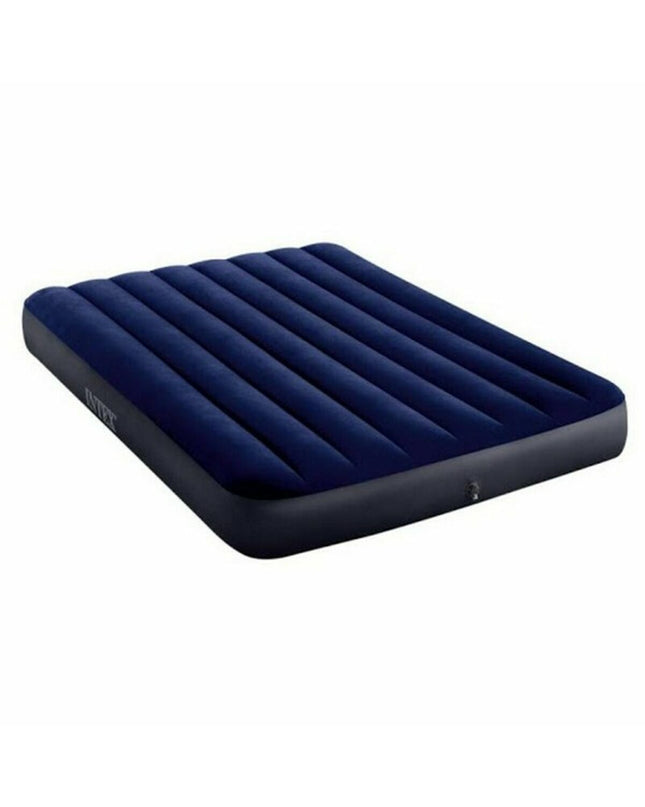 Inflatable Intex mattress 137x191x25 cm, suitable for outdoor activities and play, shown fully inflated in the image.