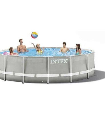 Intex 305x76 cm removable pool for gardens, showcasing its size and easy-to-assemble design in a backyard setting.