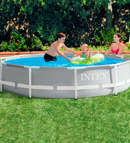 Intex Prism Frame round swimming pool with 305 cm diameter and 76 cm height, filled with water, suitable for garden use