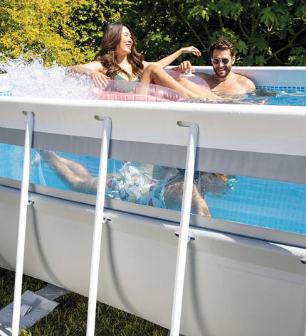 Intex removable swimming pool in garden, 400 x 122 x 200 cm, with clear water and sturdy frame.