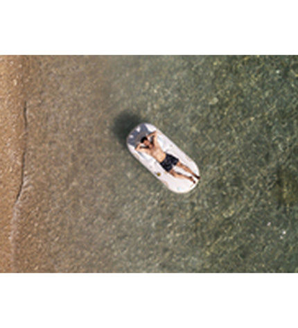 Bestway inflatable cruise mattress with backrest and handles, 228x108 cm, ideal for beach and pool relaxation.
