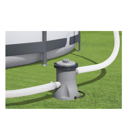 Bestway zwembad behandelingsinstallatie with hoses and control panel for pool maintenance in a garden setting