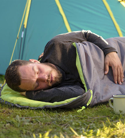 Bestway plastic sleeping bag for camping and outdoor use, 220x75x50 cm, suitable for temperatures 6º to 10ºC.