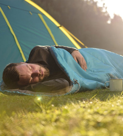 Bestway sleeping bag for camping, plastic exterior, size 220x75x50 cm, suitable for 6°-10°C outdoor sleep comfort.