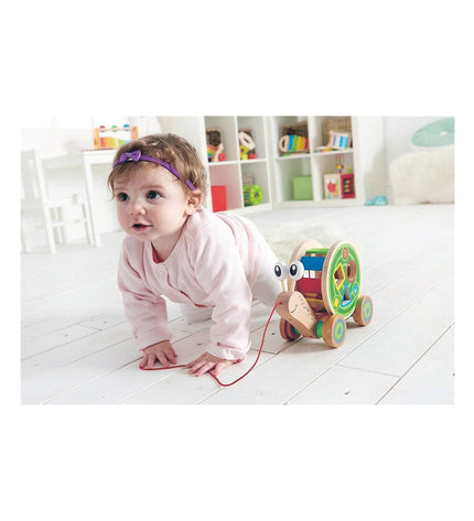 Hape Sleepspeelgoed Nestable Snail baby toy with colorful nesting shells, measuring 30 x 18.6 x 11 cm, designed for young children.