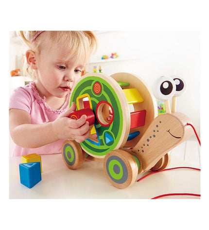 Hape Sleepspeelgoed nestable snail toy for babies, measuring 30 x 18.6 x 11 cm, colorful and designed for young children.