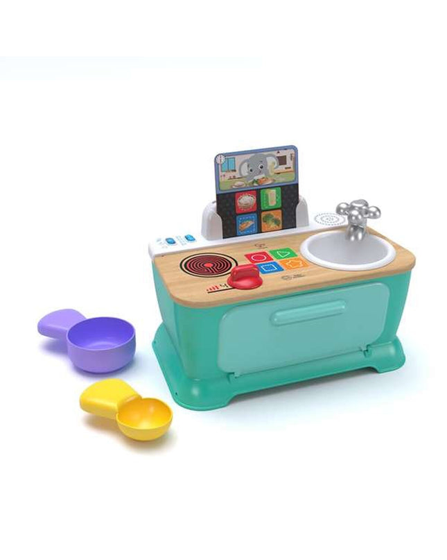 Hape speelgoedkeuken with colorful plastic stove, oven, and utensils for pretend cooking play.