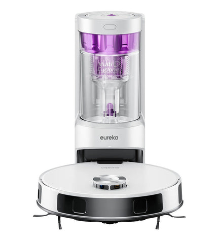 Eureka robot stofzuiger on a hardwood floor, demonstrating its sleek design and compact size for home cleaning.