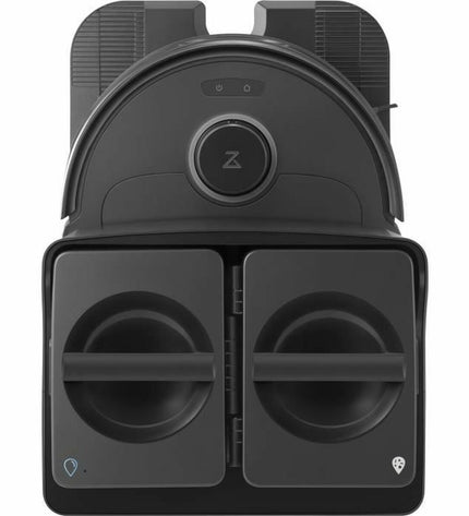 Roborock QREVO PLUS robot stofzuiger with 5200 mAh battery cleaning floors in a modern home.