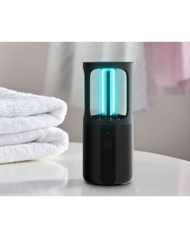 Xiaomi UV-sterilisator ZW2.5D8Y-08 for outdoor garden decoration, shown in a natural outdoor setting with greenery.