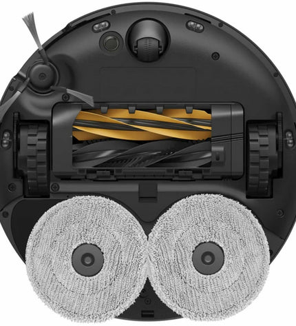 Dreame Robot stofzuiger vacuum cleaner cleaning hardwood floor in modern home, compact design, brand logo visible