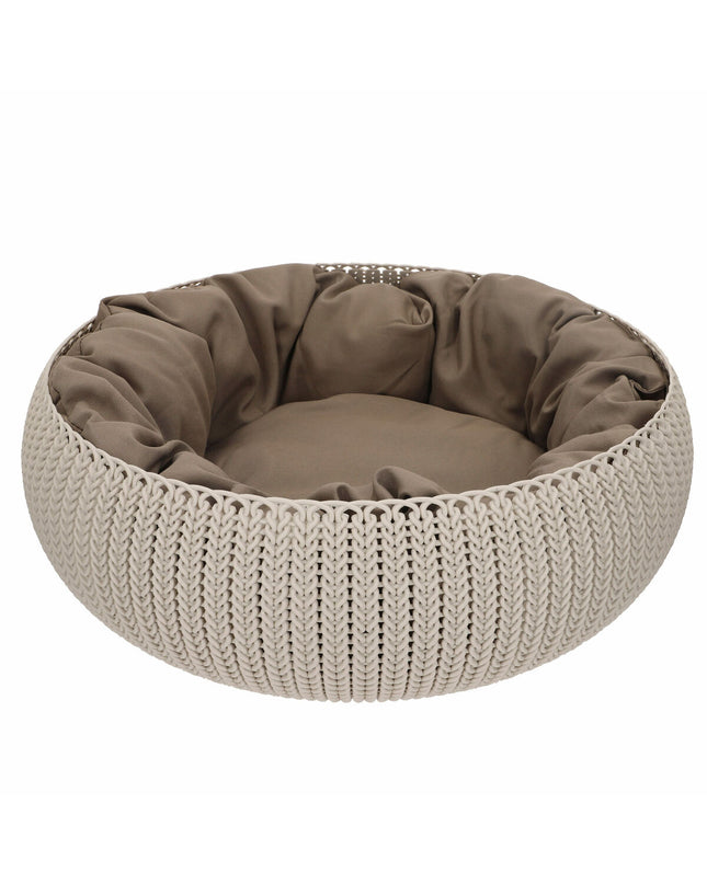 Curver Hut Zand cat shelter with woven design, featuring a small entrance and cozy interior for feline comfort.