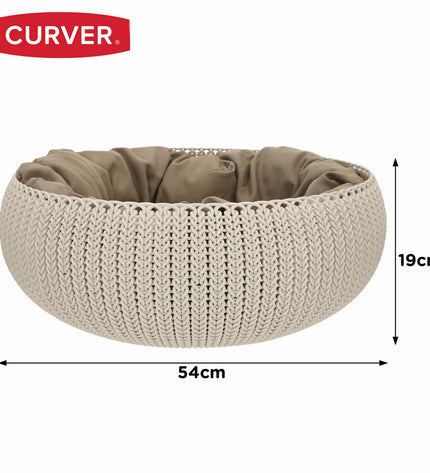 Curver Hut Zand cat house made of durable plastic with ventilation openings, designed for comfortable feline shelter.