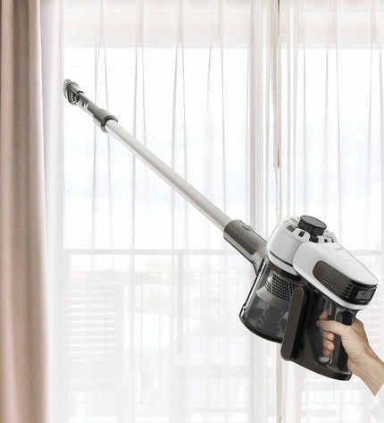 AEG AP31CB18IW steel stofzuiger with a sleek design, suitable for household cleaning and floor maintenance.