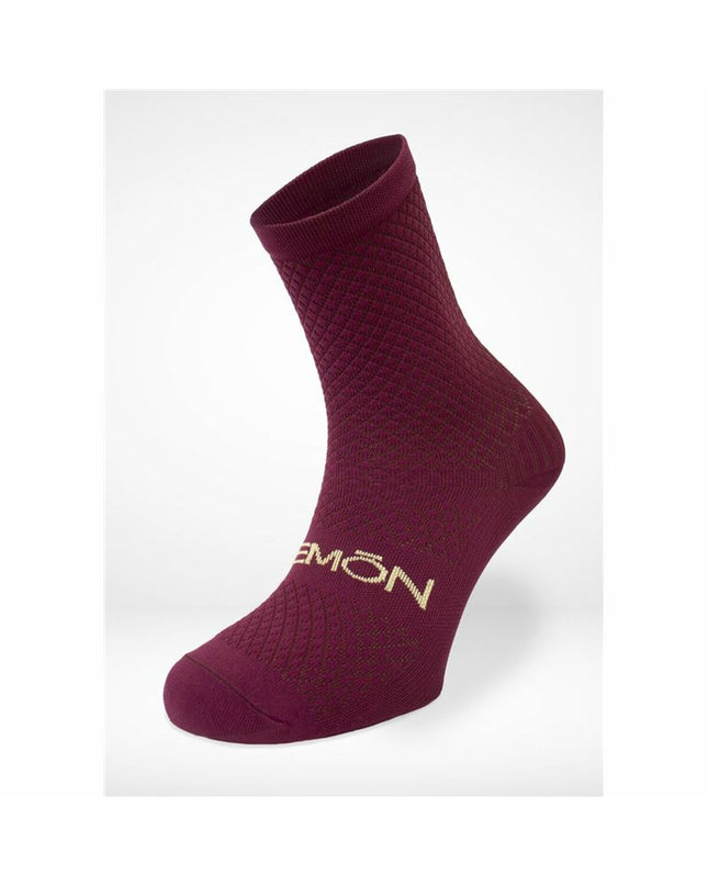 Hemon Fedaia Scharlakenrood sports socks for cycling and outdoor activities, featuring vibrant red color and comfortable fit.