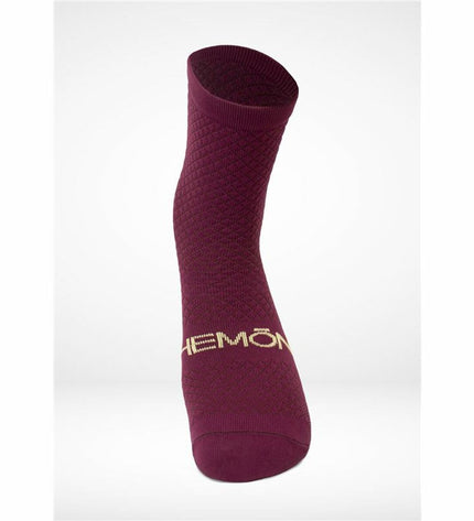 Hemon Fedaia red sports socks ideal for cycling and outdoor activities, featuring breathable fabric and comfortable fit.
