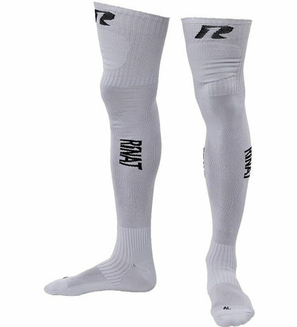 Rinat Classic R1 white sports socks for soccer, made for outdoor sports, featuring reinforced areas and breathable fabric.