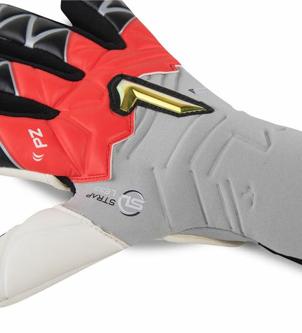 Rinat Keeperhandschoenen Xtreme Guard Zhero in semi-gray for adult soccer goalkeeping, with padded palms and adjustable wrist straps.
