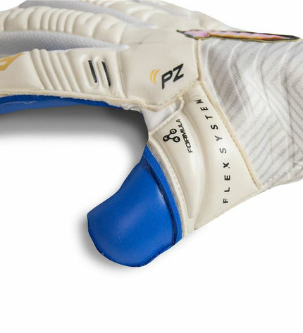 Rinat Keeperhandschoenen in wit, designed for adult soccer goalkeepers, with padded palms and adjustable wrist straps.