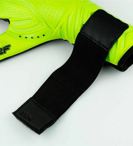 Rinat Keeperhandschoenen Aries Némesis Turf in limogroen for adults, designed for soccer goalkeeping and outdoor sports.