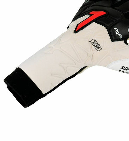 Rinat Keeperhandschoenen Rinat Xtreme Guard Dominius Prime in white for soccer goalkeeping, with padded palms and secure wrist straps.