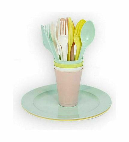 Dem Serviesset Dem 20 Onderdelen multicolour picnic set with 12 pieces, suitable for outdoor camping and hiking activities.