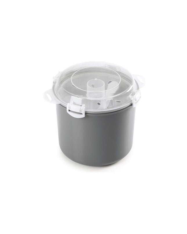 Metaltex 2.2L stainless steel steamer cooker for home cooking, with layered design and ergonomic handles.