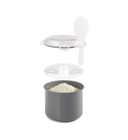 Metaltex 2.2L metal steamer basket for kitchen cooking, with perforated surface and handles for steaming vegetables and dishes