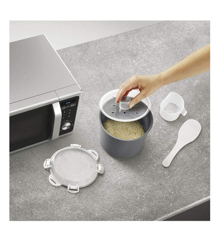 Metaltex 2.2L steel steamer basket for cooking, with handles and vents, ideal for healthy steaming in the kitchen.