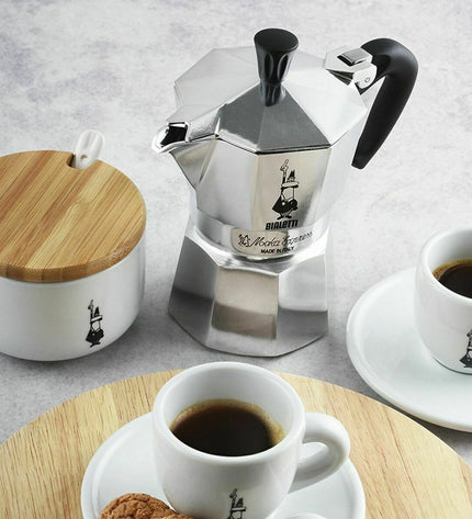 Bialetti Italiaanse koffiepot zilverkleurig 60 ml voor huis en koken, perfect voor het bereiden van espresso.