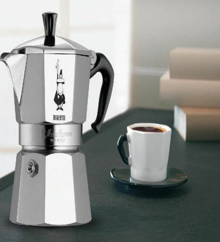 Bialetti Italiaanse koffiemok in zilverkleurig roestvrij staal en aluminium, 1 liter, for brewing traditional espresso.