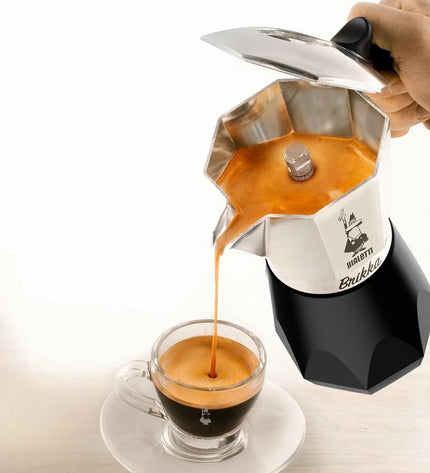 Bialetti Brikka Italian coffee pot in aluminium with 4 cups, ideal for brewing rich espresso-style coffee at home.